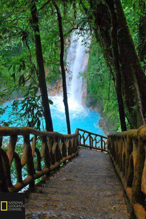 آبشار شگفت انگیر ریو سلست در کشور کاستاریکا